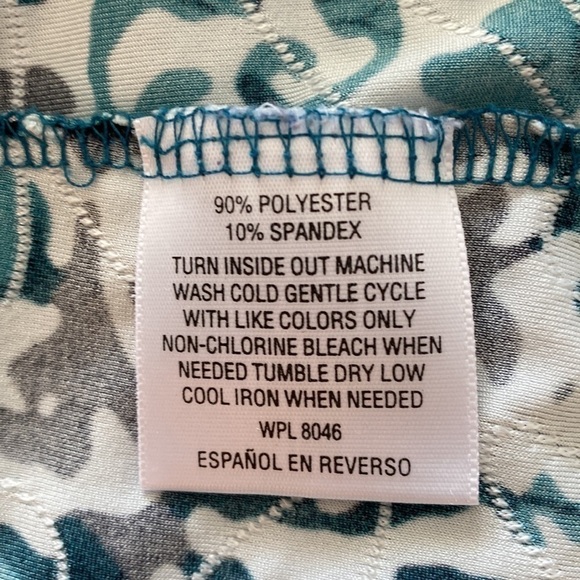 Top from JM Collection at Macys. Gorgeous modern print. Long sleeves. Medium - Picture 7 of 7